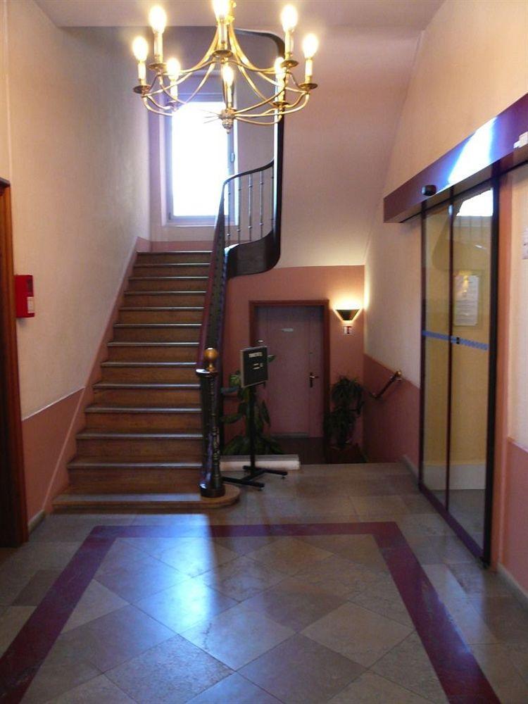 Hotel Terminus - Pizzeria Pizz'A Gogo - Salle De Sport - Face A La Gare Лон-ле-Сонье Экстерьер фото