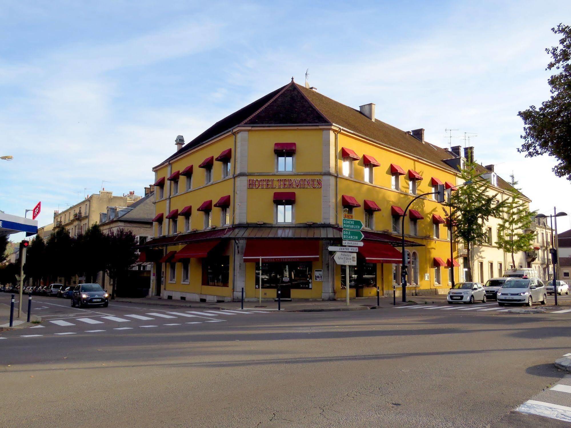 Hotel Terminus - Pizzeria Pizz'A Gogo - Salle De Sport - Face A La Gare Лон-ле-Сонье Экстерьер фото