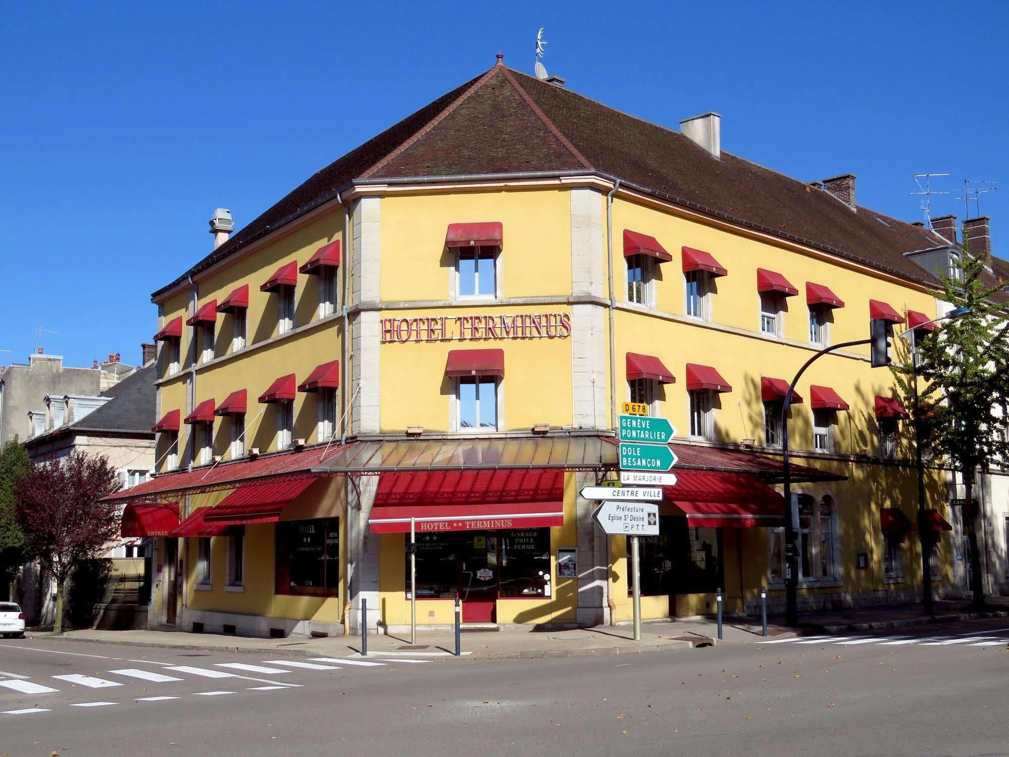 Hotel Terminus - Pizzeria Pizz'A Gogo - Salle De Sport - Face A La Gare Лон-ле-Сонье Экстерьер фото