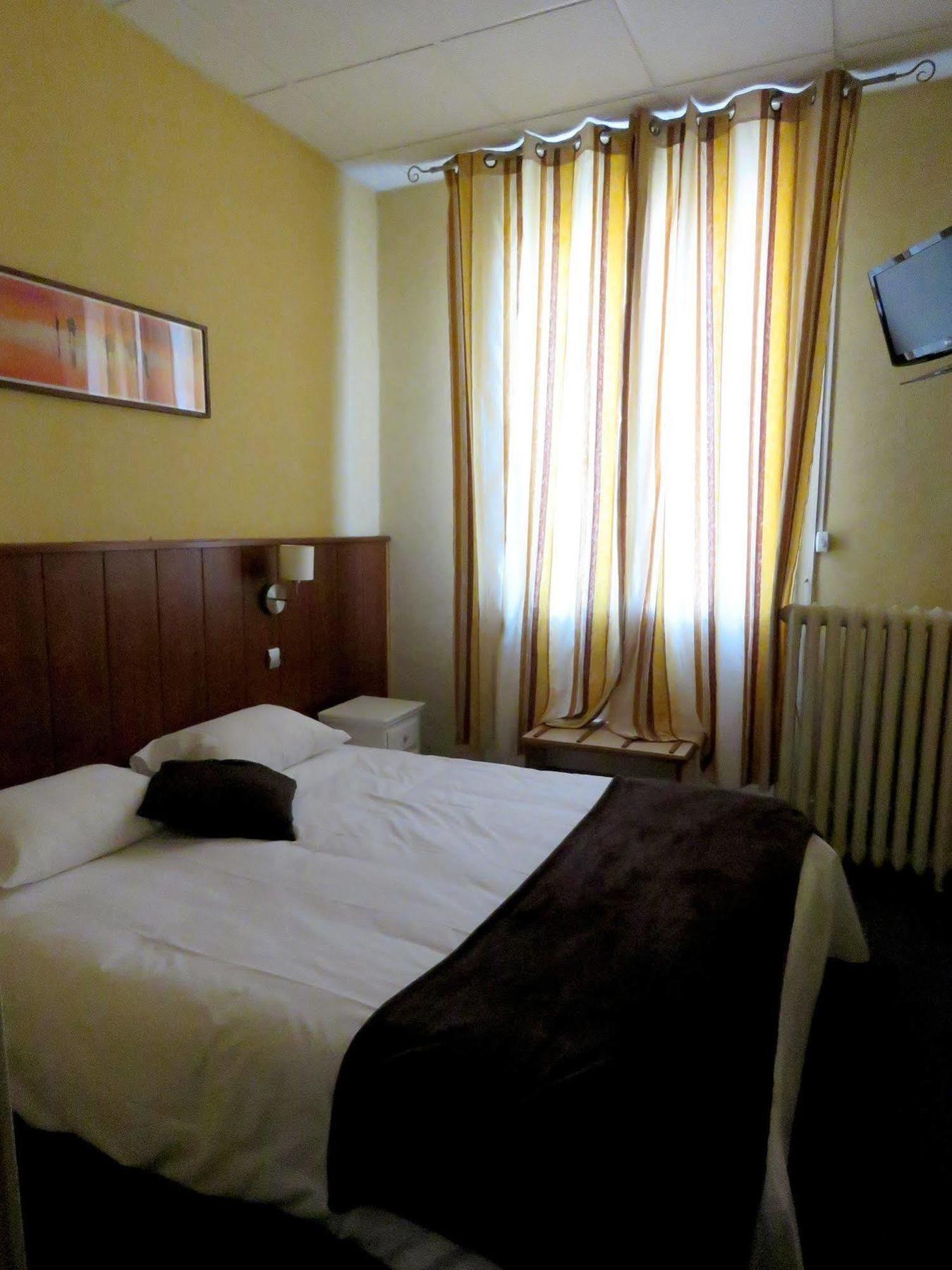 Hotel Terminus - Pizzeria Pizz'A Gogo - Salle De Sport - Face A La Gare Лон-ле-Сонье Экстерьер фото