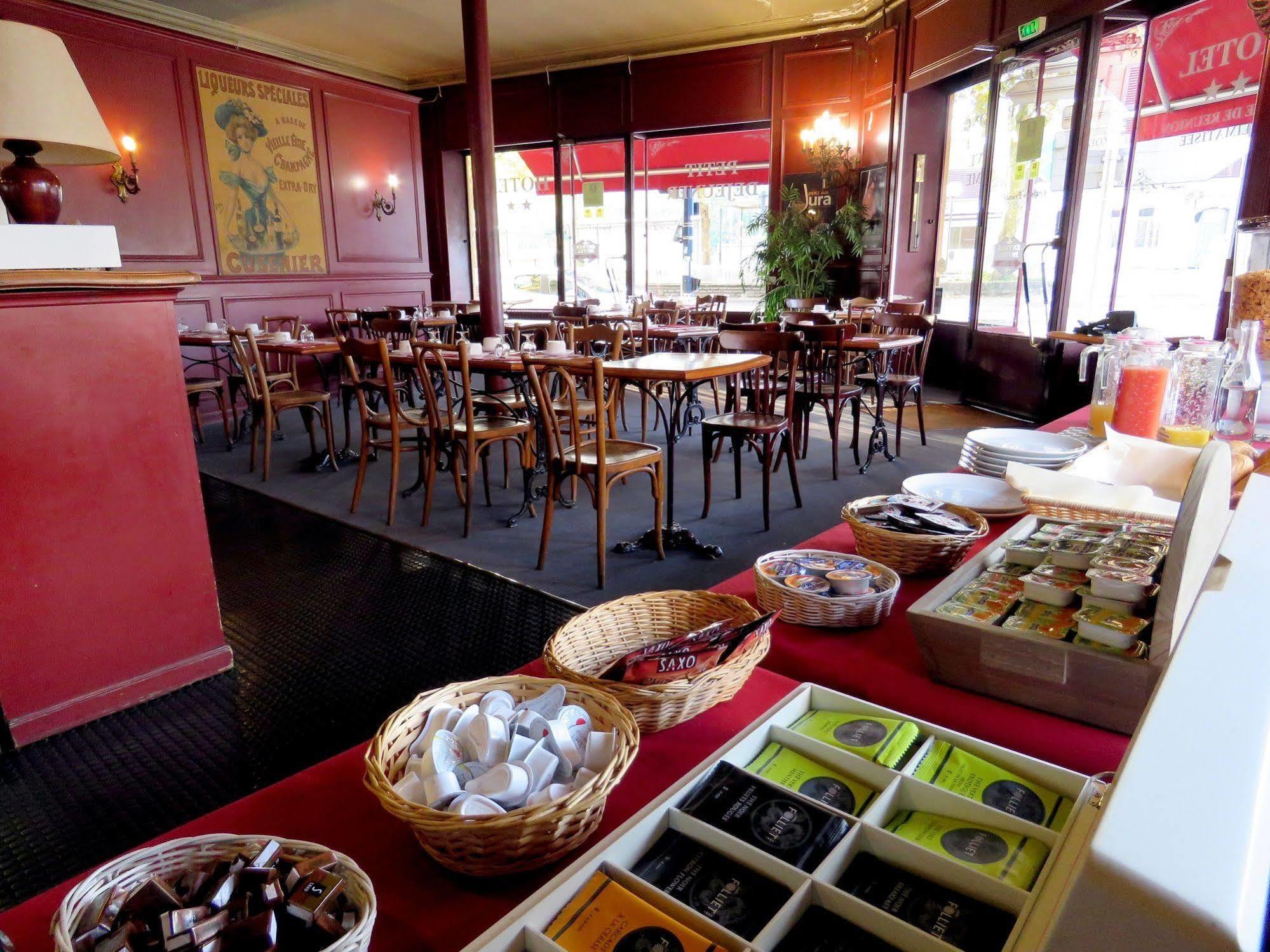 Hotel Terminus - Pizzeria Pizz'A Gogo - Salle De Sport - Face A La Gare Лон-ле-Сонье Экстерьер фото