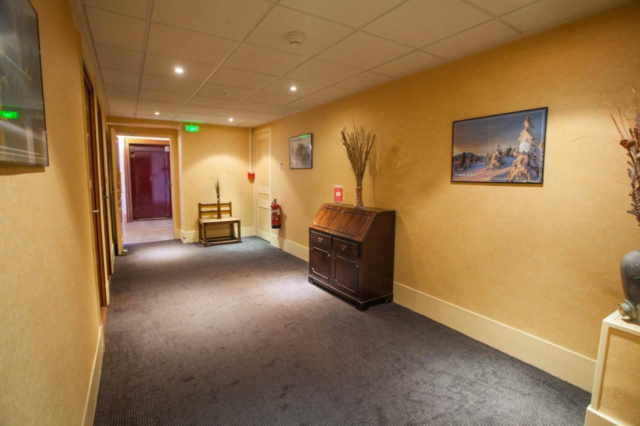 Hotel Terminus - Pizzeria Pizz'A Gogo - Salle De Sport - Face A La Gare Лон-ле-Сонье Экстерьер фото